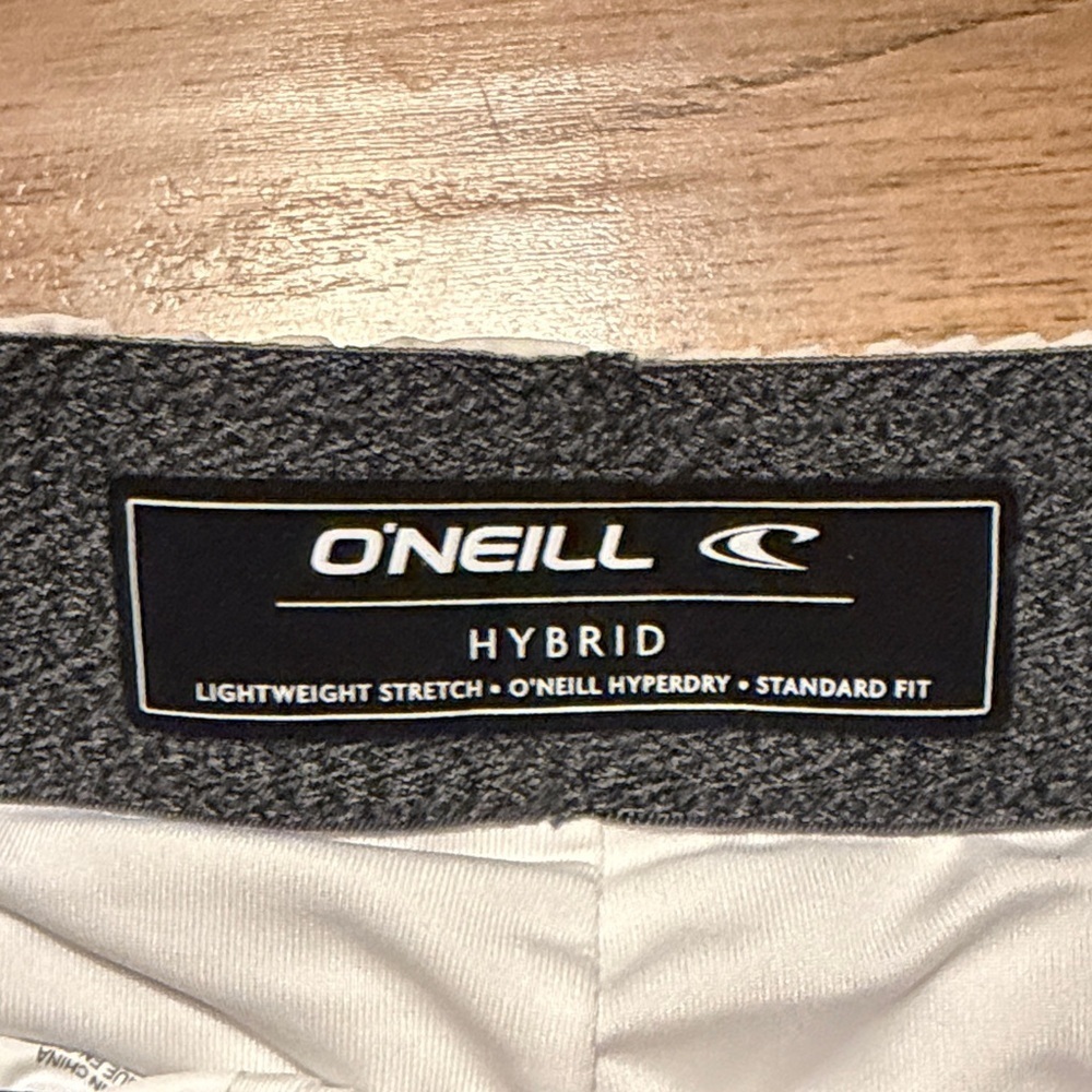 O'Neill Cream Shorts with Black Drawstring - Picture 2 of 4